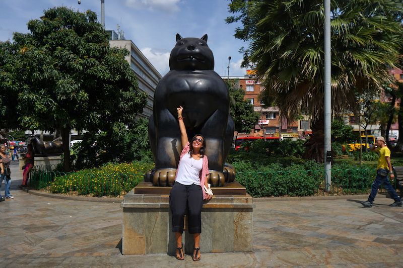 Inês con Gato, Plaza Botero, Medellín