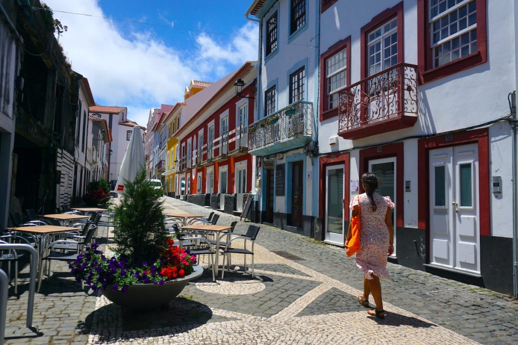Rua da Esperança, una de las calles coloridas del centro de Angra