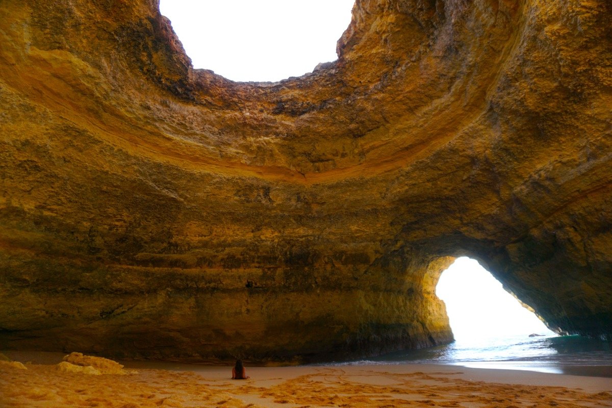 Puedes llegar a la famosa cueva de Benagil desde Armação de Pera 
