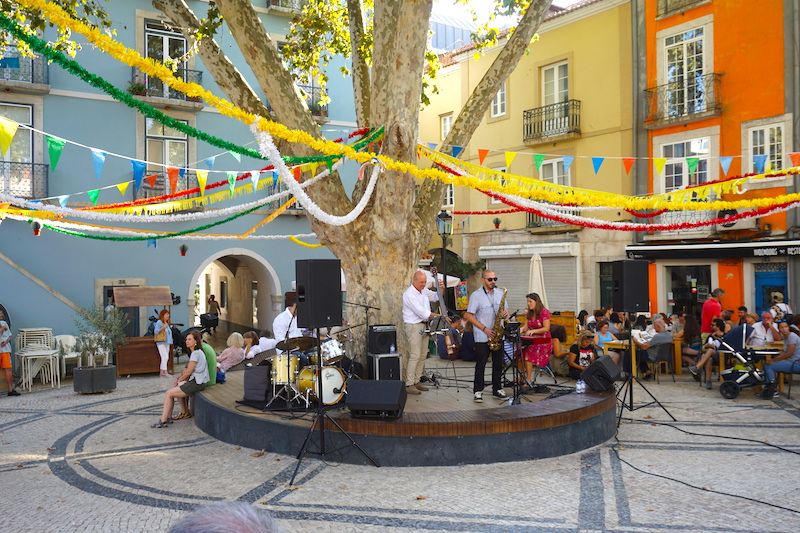 La plaza de Largo do Dr. Francisco Soveral en Setúbal, con conciertos al aire libre, en verano