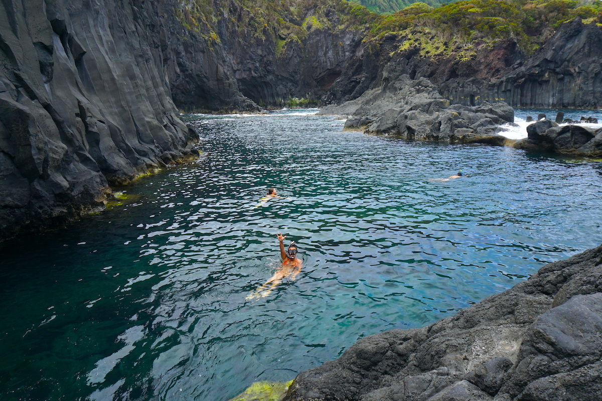 Kit de snorkel imprescindible para conocer la isla de São Jorge bajo el agua...en sus piscinas naturales