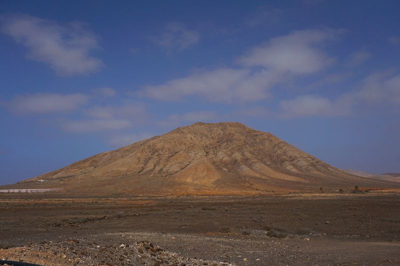 La imponente montaña sagrada de Tindaya