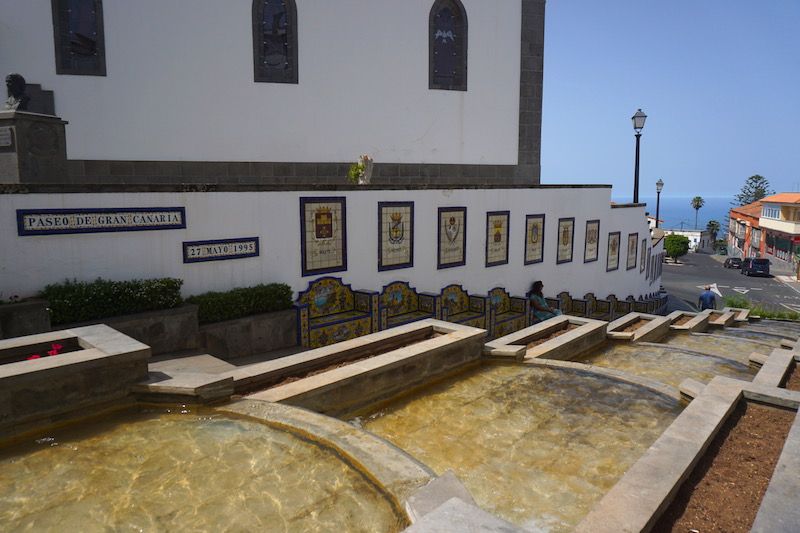 Los 21 escudos del Paseo de Gran Canaria en Firgas