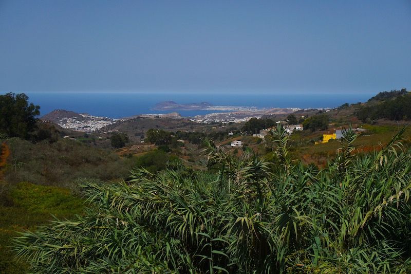 Vista del Mirador de las Pellas y la Isleta al fondo