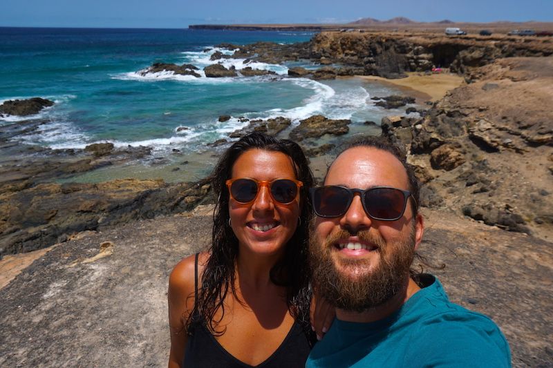 Felices en las playas de Tindaya,entre playas y piscinas naturales, al norte de Fuerteventura